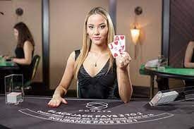 Dragon Tiger table interface with live dealer on idcash88 link